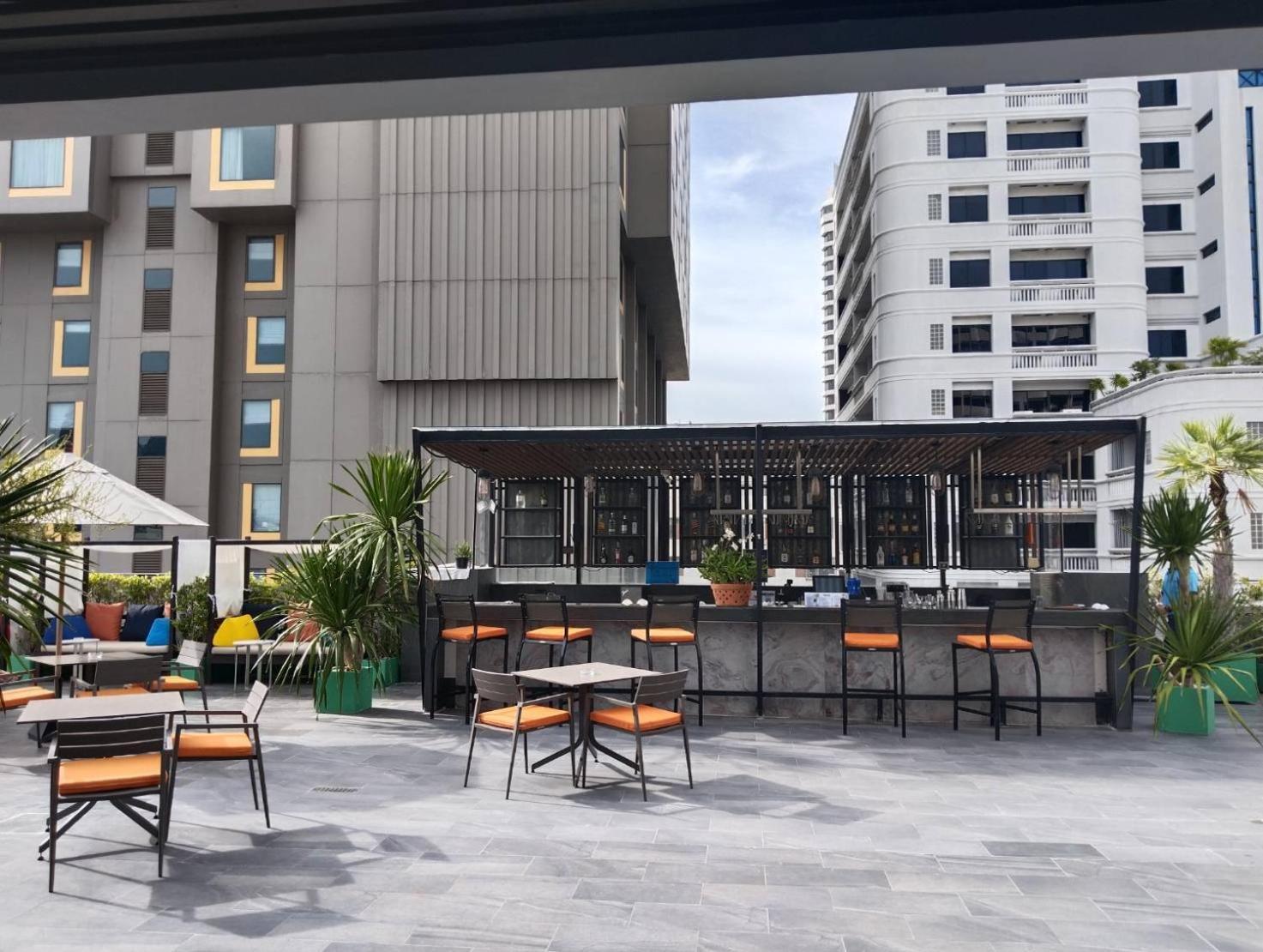 Citrus Suites Sukhumvit 6 By Compass Hospitality Бангкок Екстер'єр фото