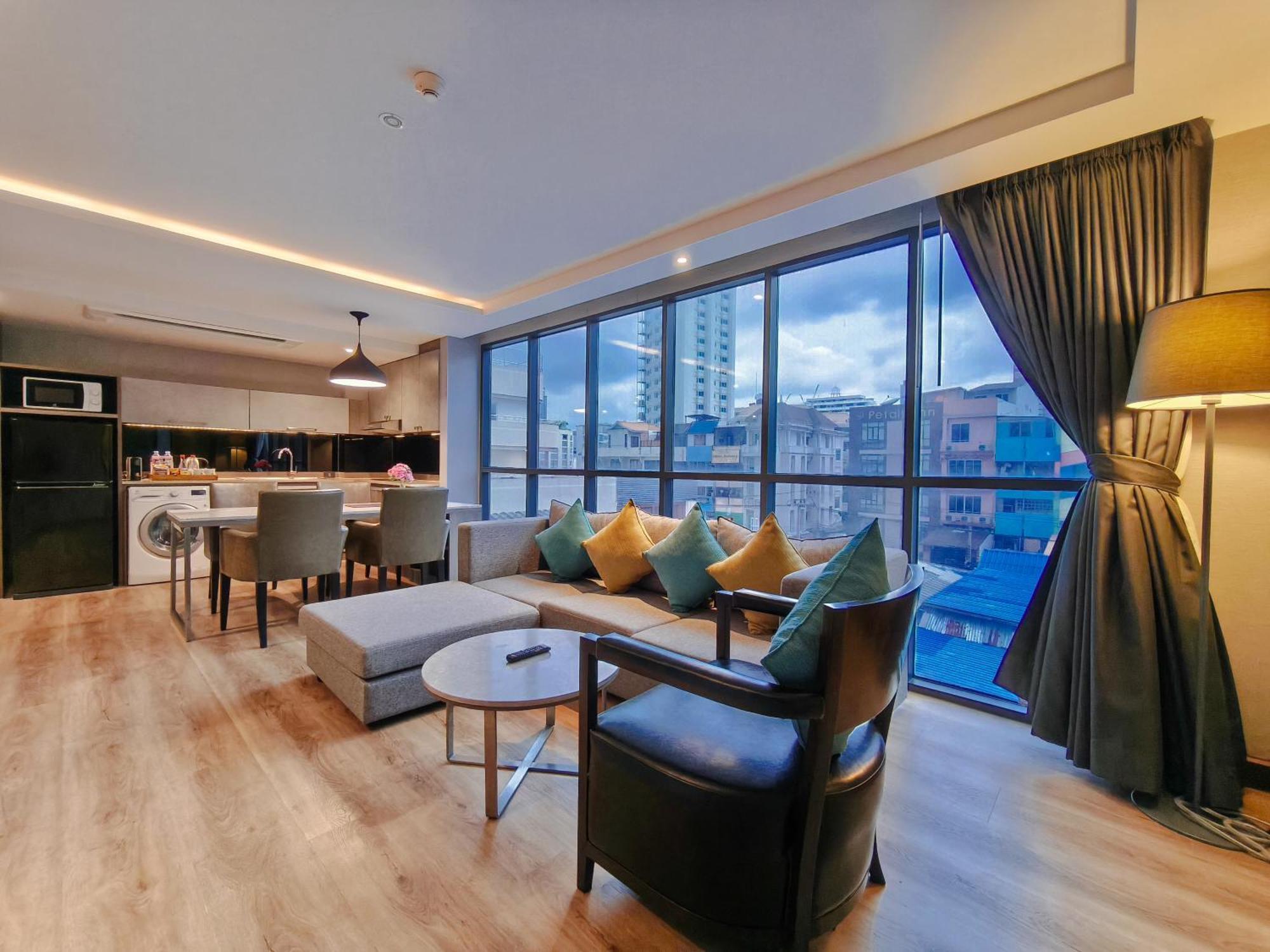 Citrus Suites Sukhumvit 6 By Compass Hospitality Бангкок Екстер'єр фото
