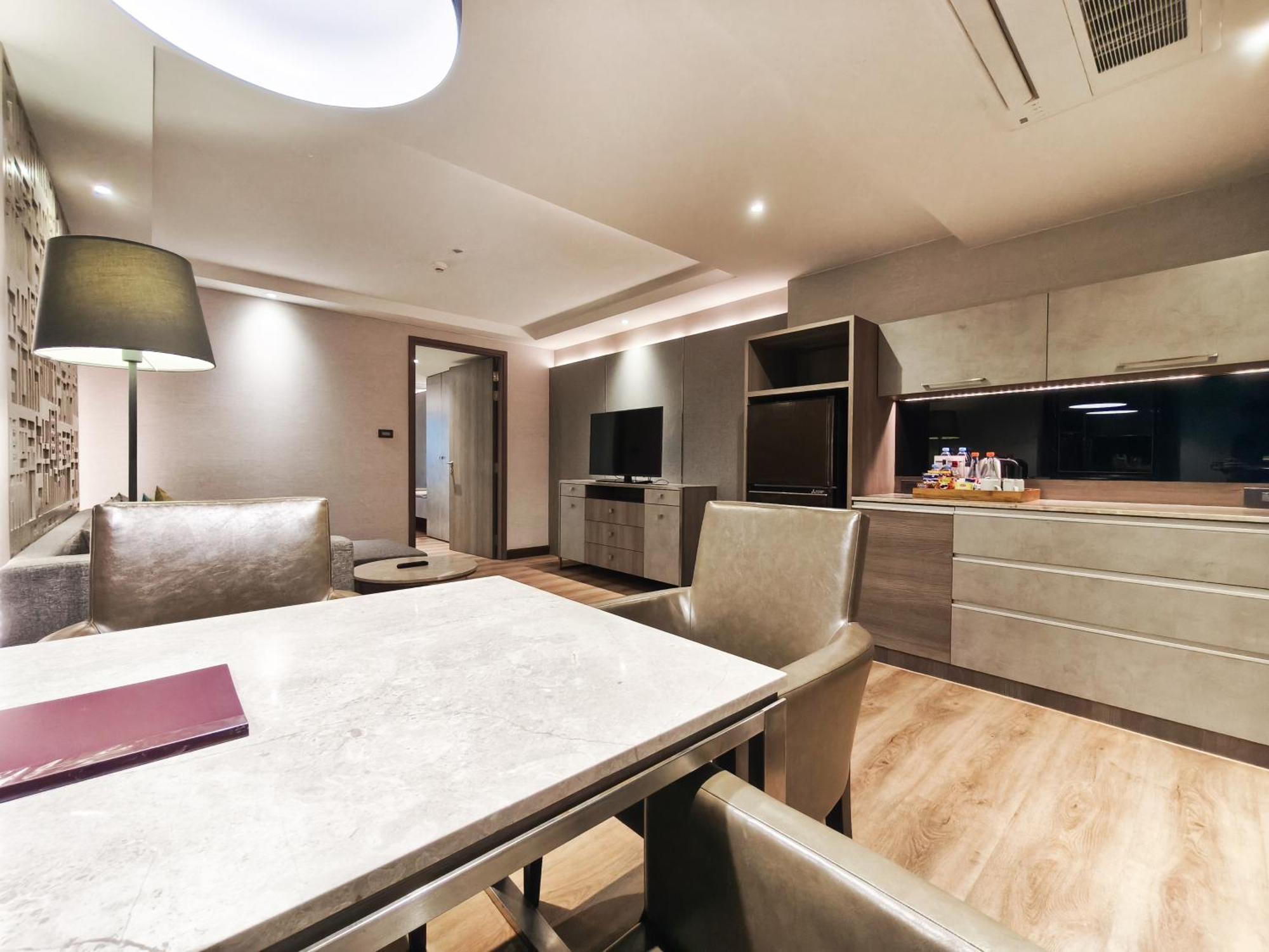 Citrus Suites Sukhumvit 6 By Compass Hospitality Бангкок Екстер'єр фото